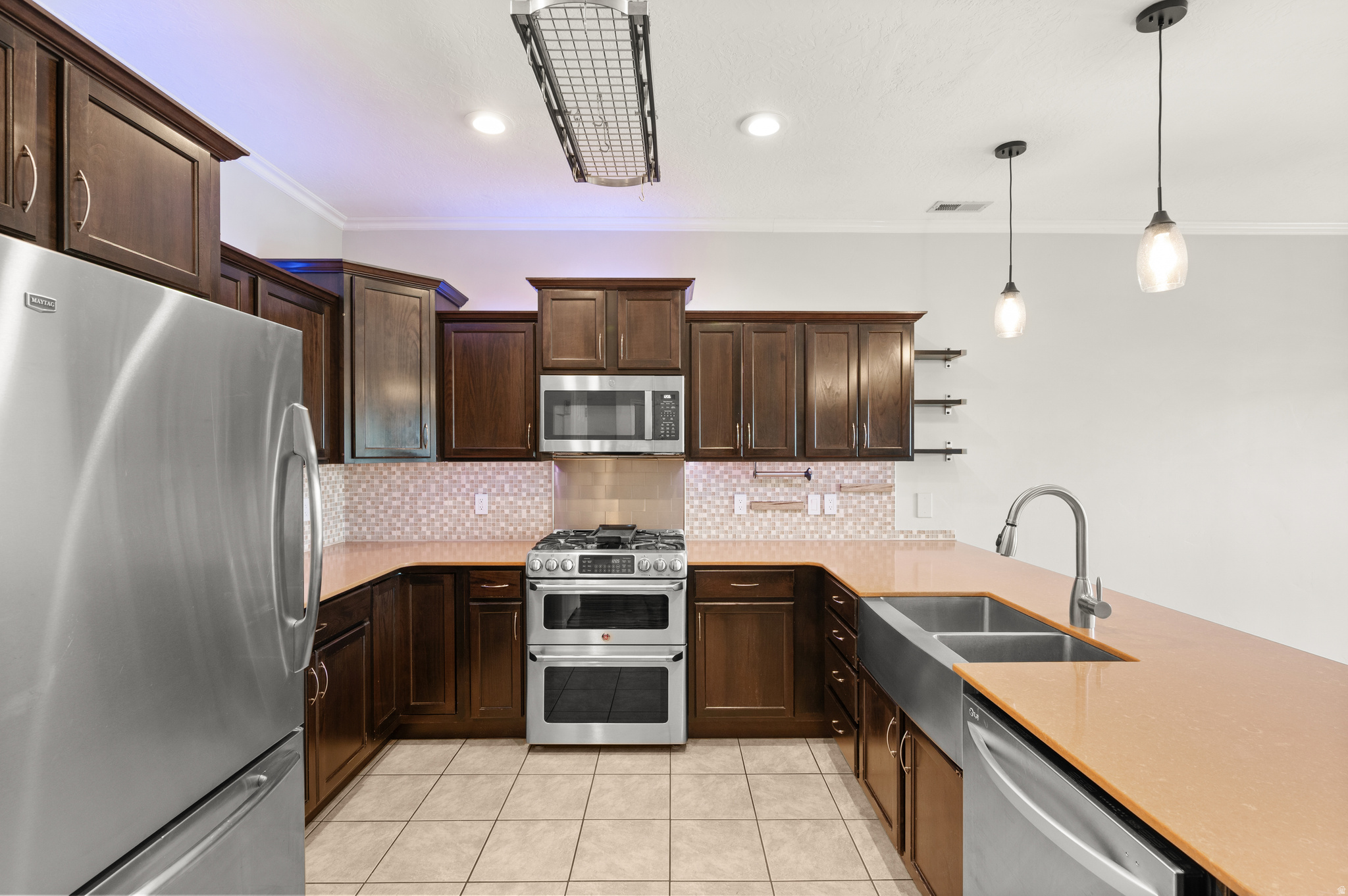RIVER OAKS VILLAS TOWNHOMES - Residential