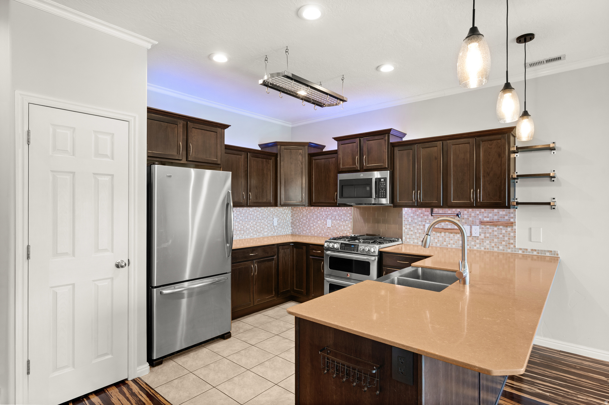 RIVER OAKS VILLAS TOWNHOMES - Residential