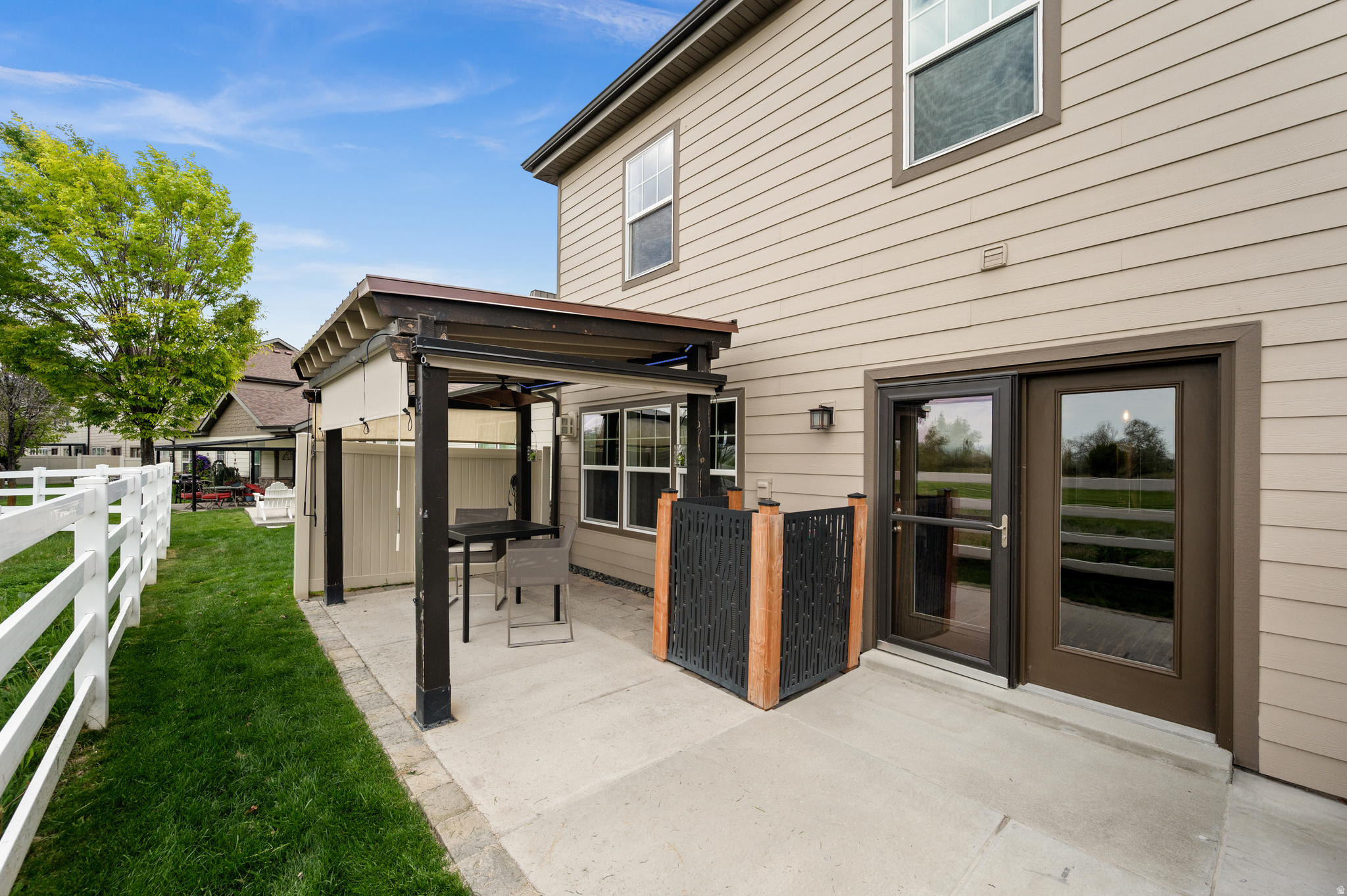 RIVER OAKS VILLAS TOWNHOMES - Residential