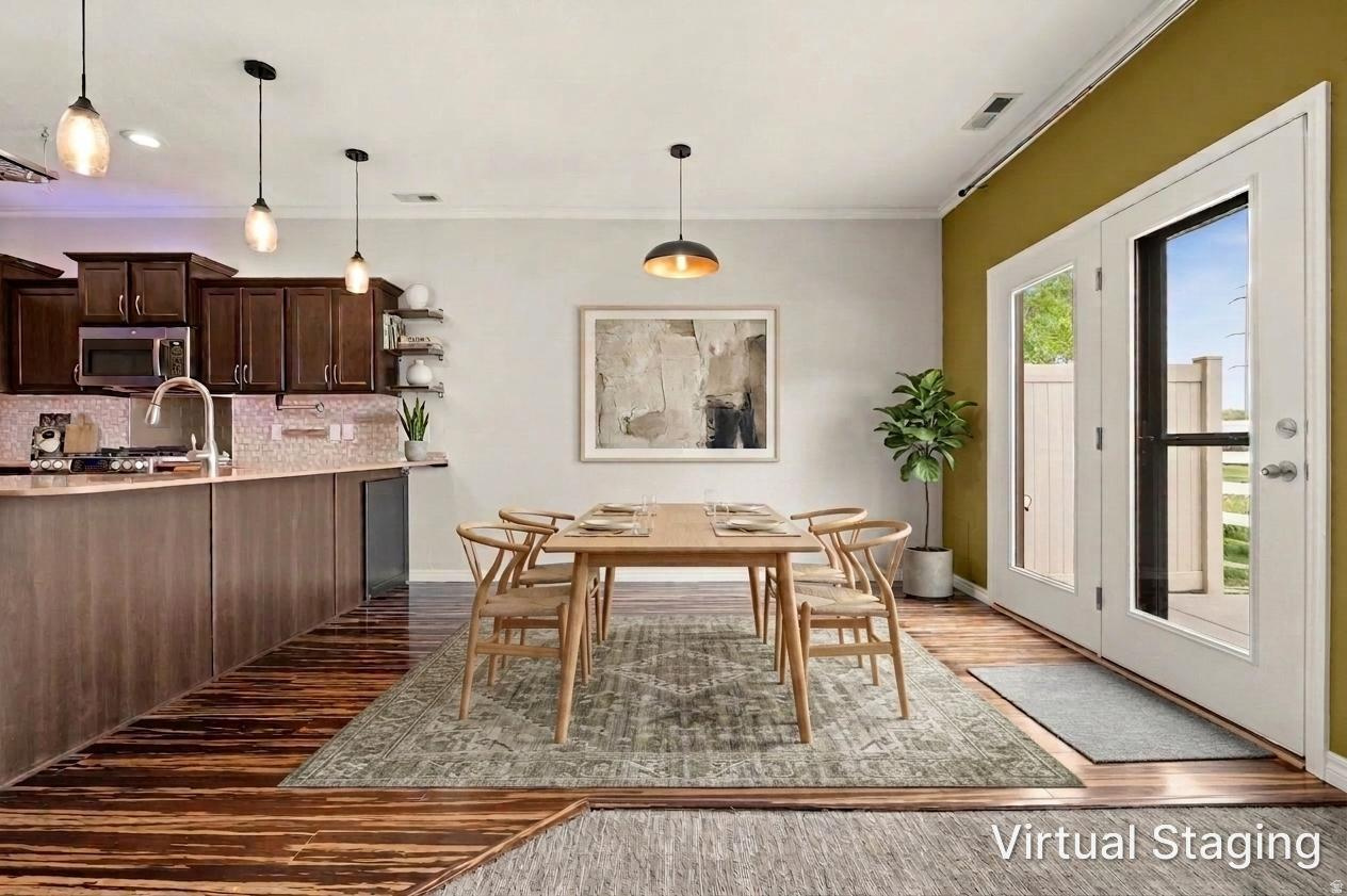 RIVER OAKS VILLAS TOWNHOMES - Residential