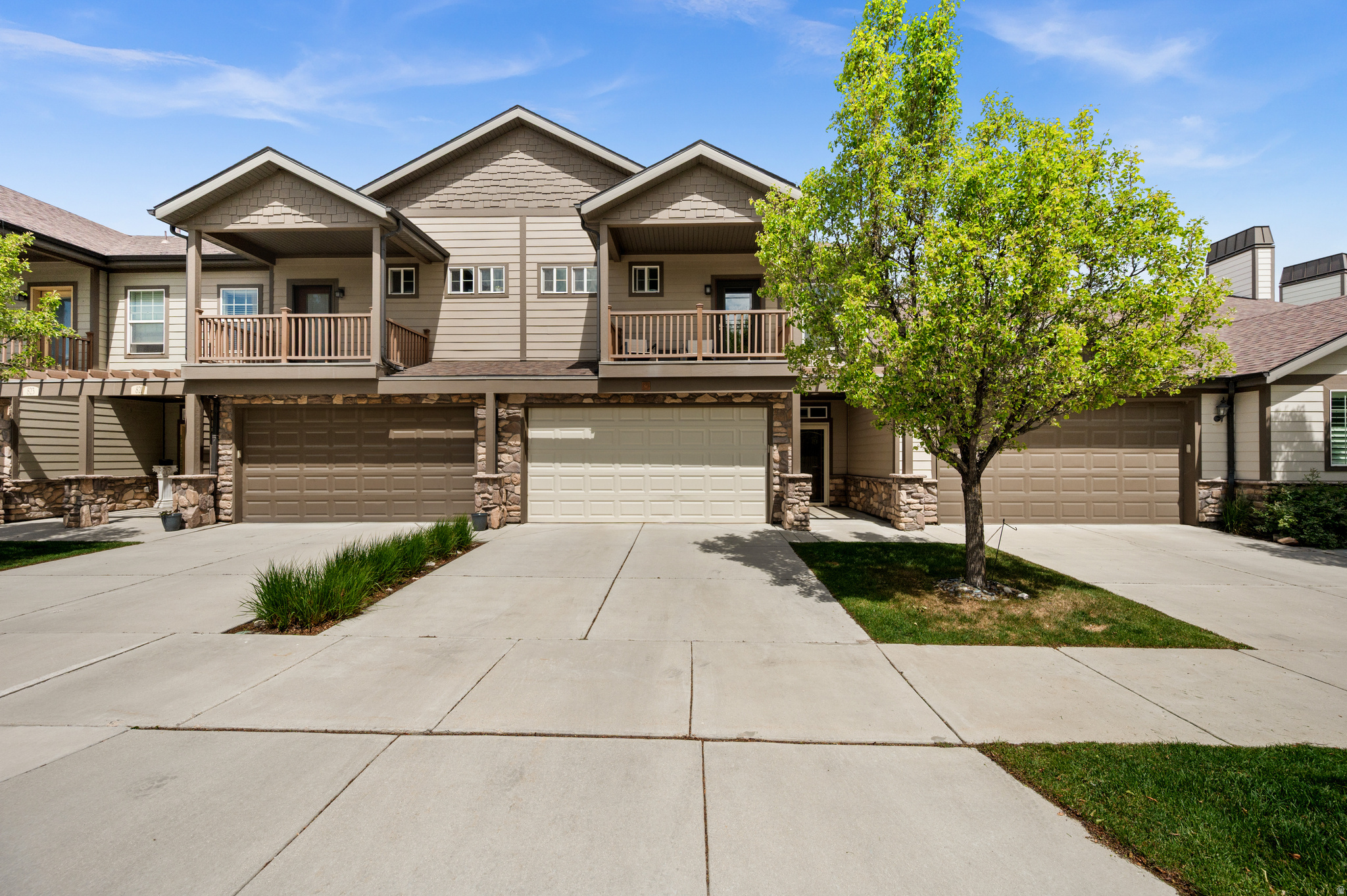 RIVER OAKS VILLAS TOWNHOMES - Residential
