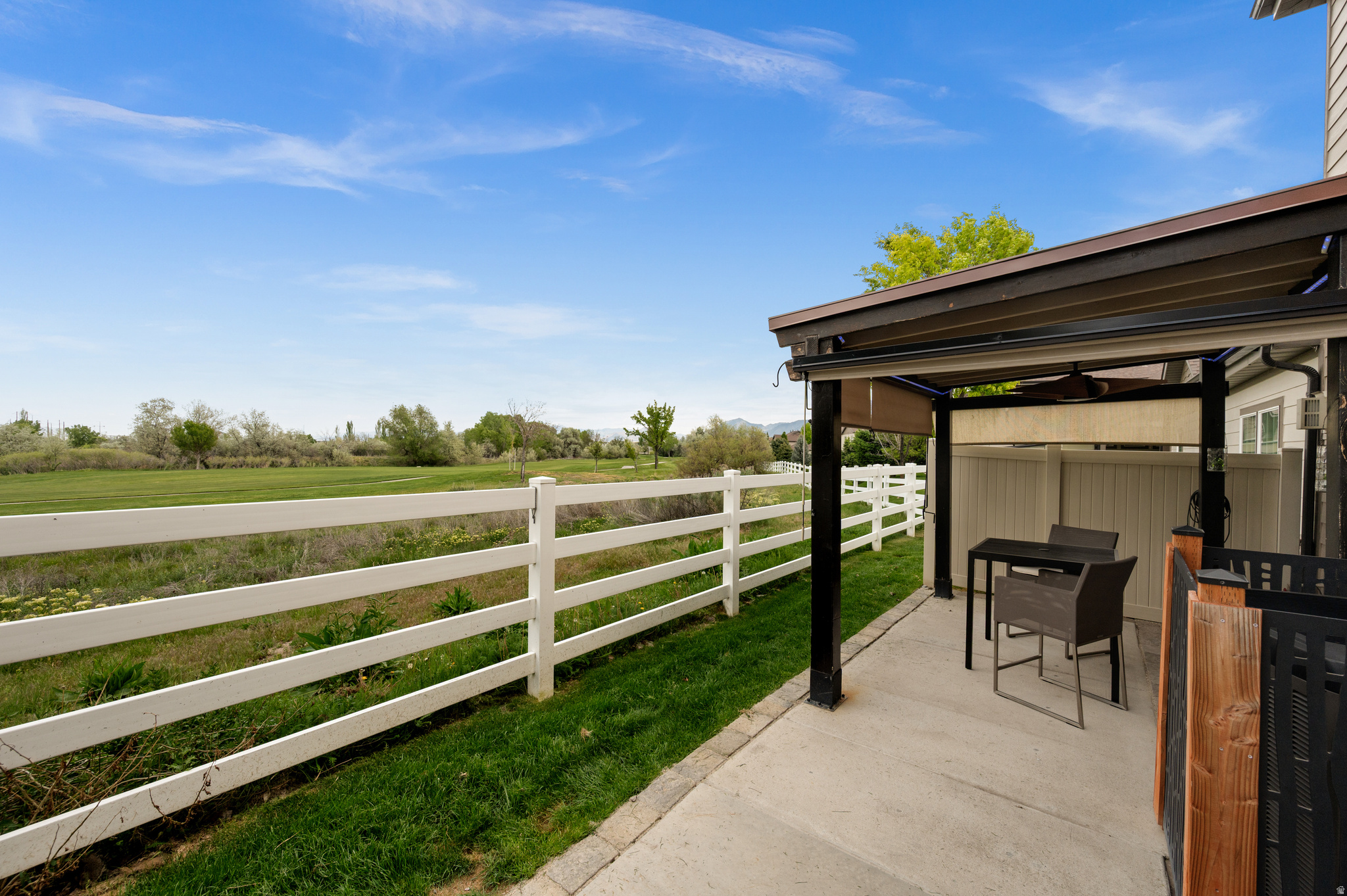 RIVER OAKS VILLAS TOWNHOMES - Residential