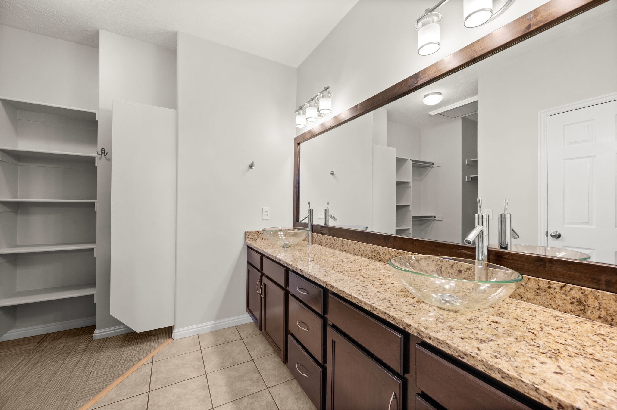 RIVER OAKS VILLAS TOWNHOMES - Residential