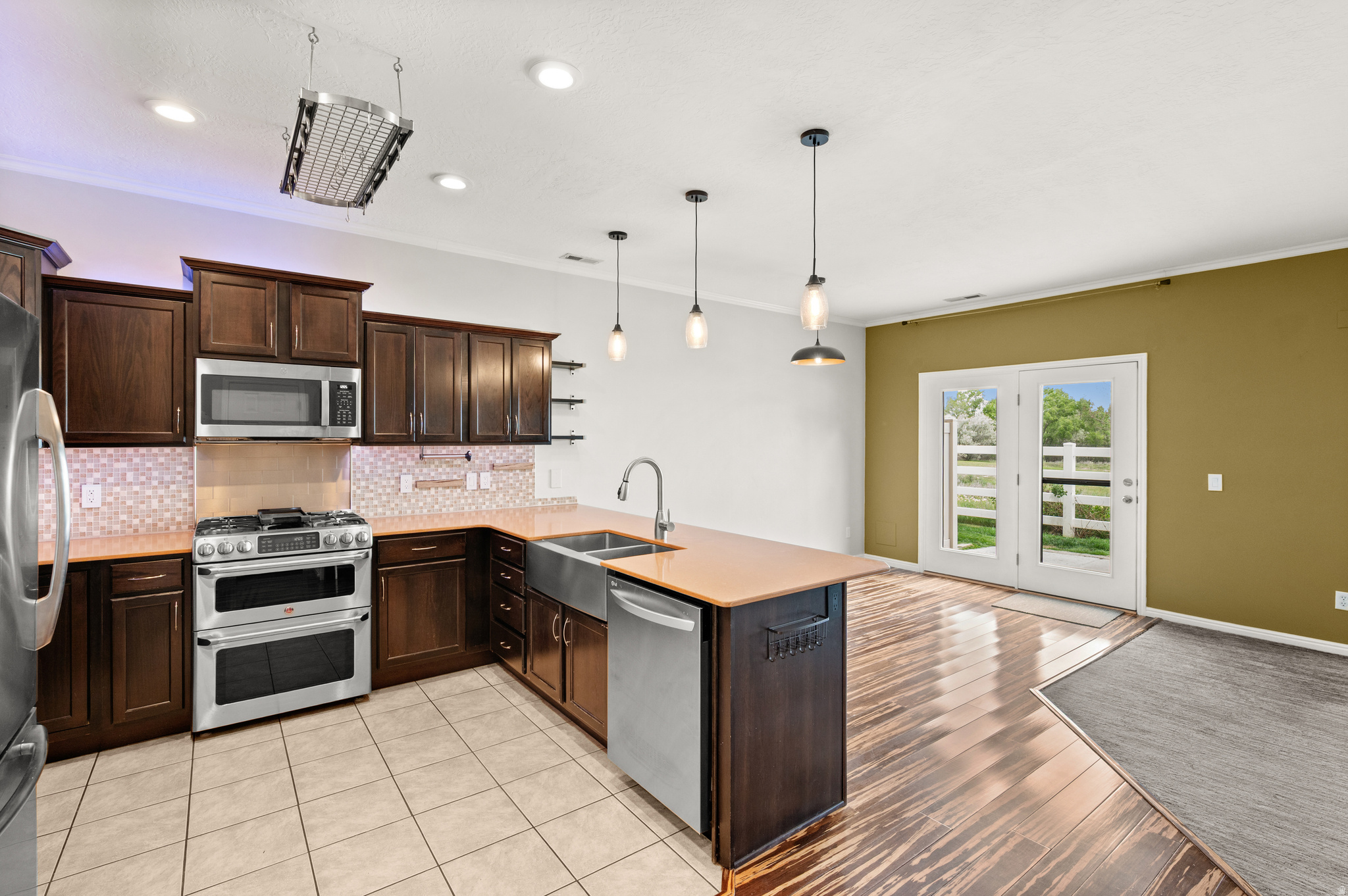 RIVER OAKS VILLAS TOWNHOMES - Residential