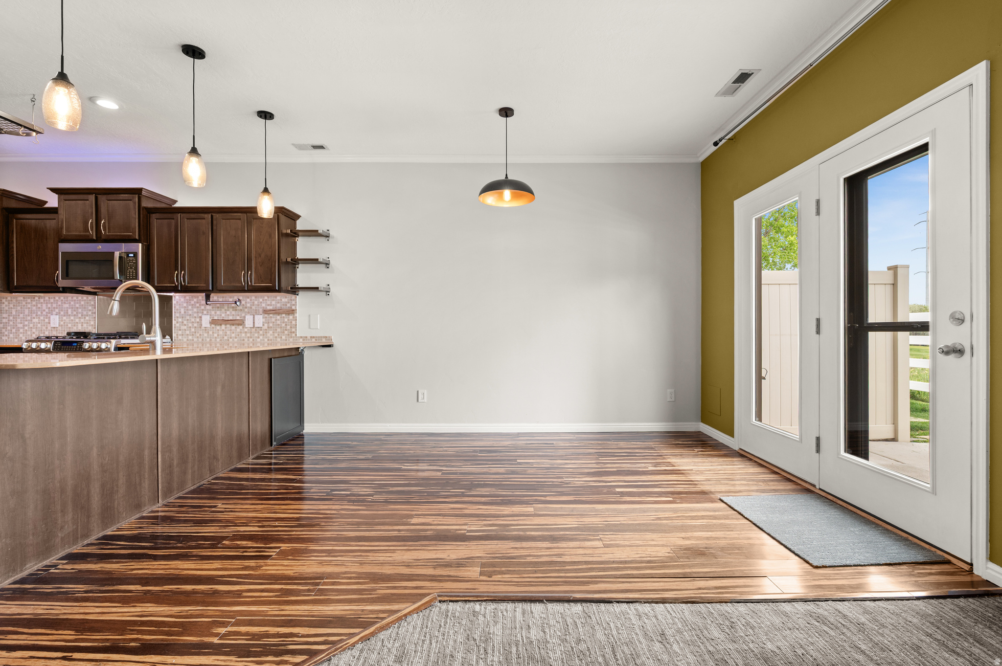 RIVER OAKS VILLAS TOWNHOMES - Residential