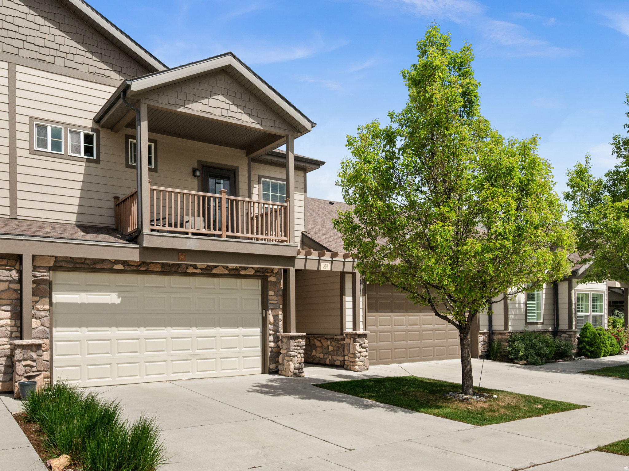 RIVER OAKS VILLAS TOWNHOMES - Residential