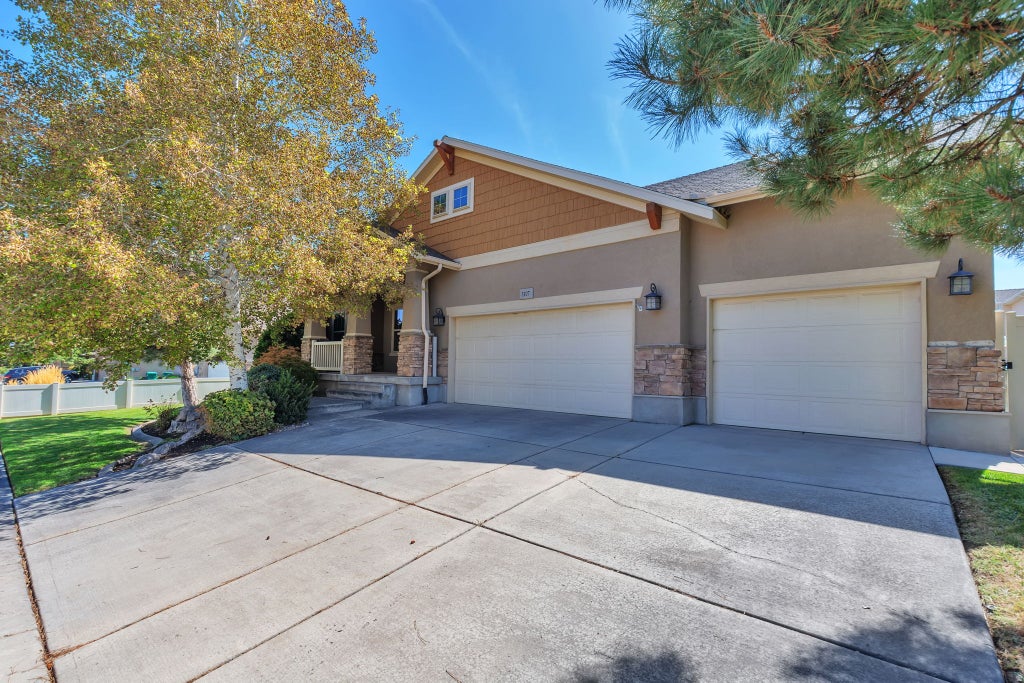 Photo of 3107 W ROCKBRIDGE DR, Riverton, UT 84065 (MLS # 2185298)