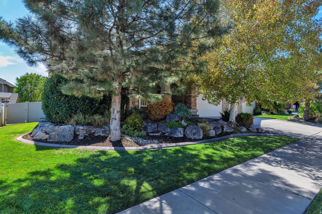 Photo of 3107 W ROCKBRIDGE DR, Riverton, UT 84065 (MLS # 2185298)