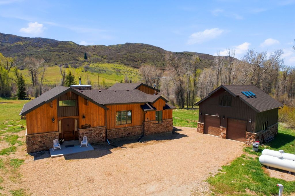 Photo of 3020 E CHALK CREEK RD, Coalville, UT 84017 (MLS # 2157679)