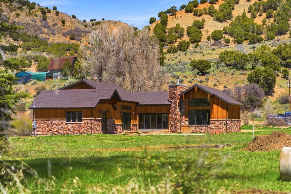 Photo of 3020 E CHALK CREEK RD, Coalville, UT 84017 (MLS # 2157679)