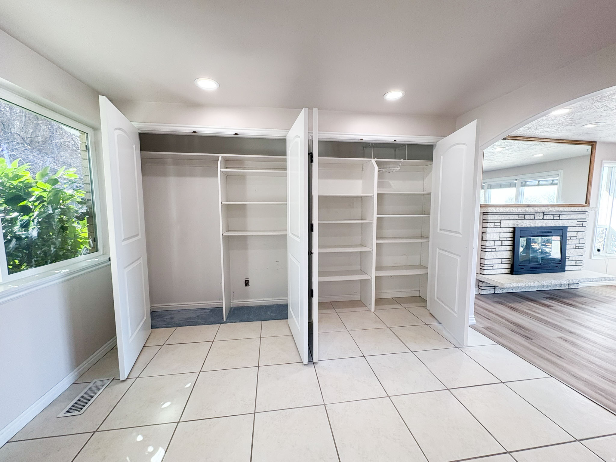 OAKVISTA PARK - Residential