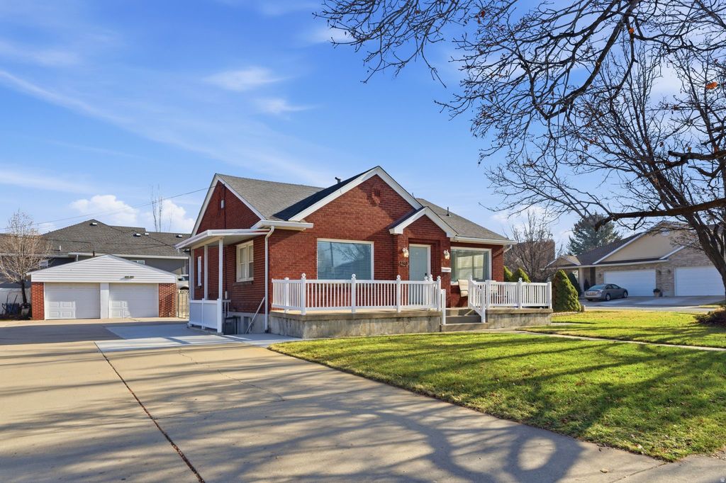 Photo of 1420 N MAIN ST, Bountiful, UT 84010 (MLS # 2135621)