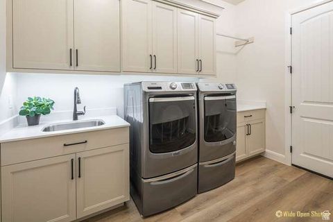 Tiny photo for 3208 S SAND STONE DR, Hurricane, UT 84737 (MLS # 2086365)