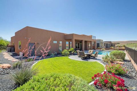Tiny photo for 3208 S SAND STONE DR, Hurricane, UT 84737 (MLS # 2086365)