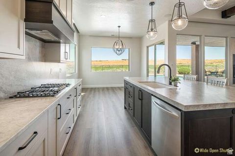 Tiny photo for 3208 S SAND STONE DR, Hurricane, UT 84737 (MLS # 2086365)