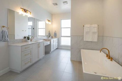 Tiny photo for 3208 S SAND STONE DR, Hurricane, UT 84737 (MLS # 2086365)