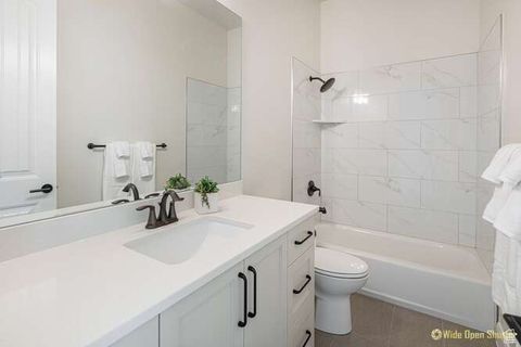 Tiny photo for 3208 S SAND STONE DR, Hurricane, UT 84737 (MLS # 2086365)