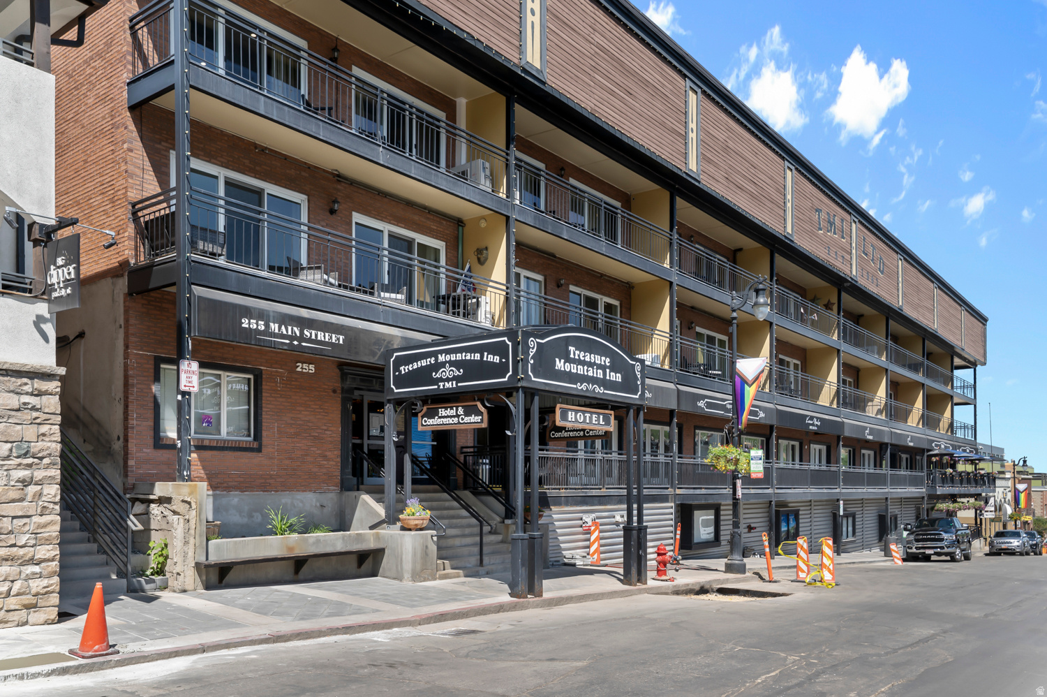 TREASURE MOUNTAIN - Residential