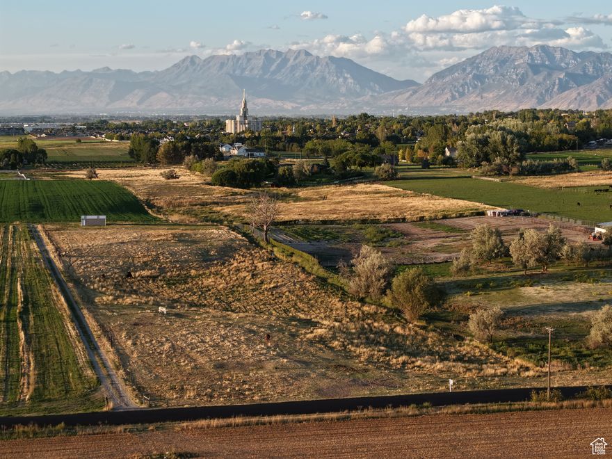 Rare Opportunity to Own Land in Beautiful Spring Lake. Huge Frontage and a Creek Runs Through the South and East Side of the Property. Rural Feel However Just Minutes to Shopping and Freeway Access. Gorgeous Views Of Mountains and Valley. Distant View of Payson Temple. Build Your Dream Home or Great for Investor.
