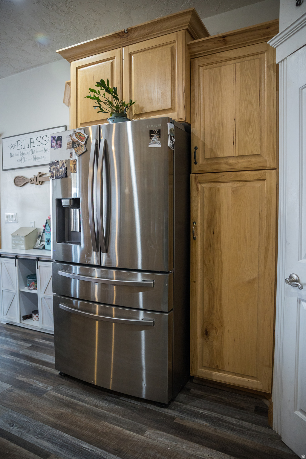 COUNTRY ROAD - Residential