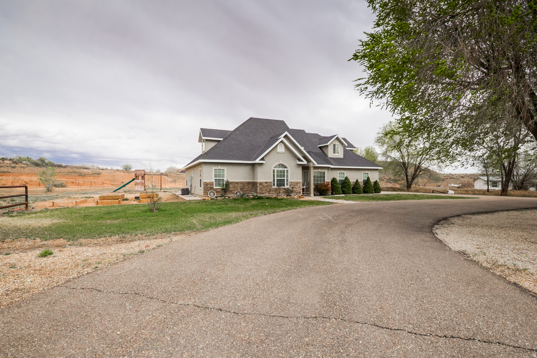 COUNTRY ROAD - Residential