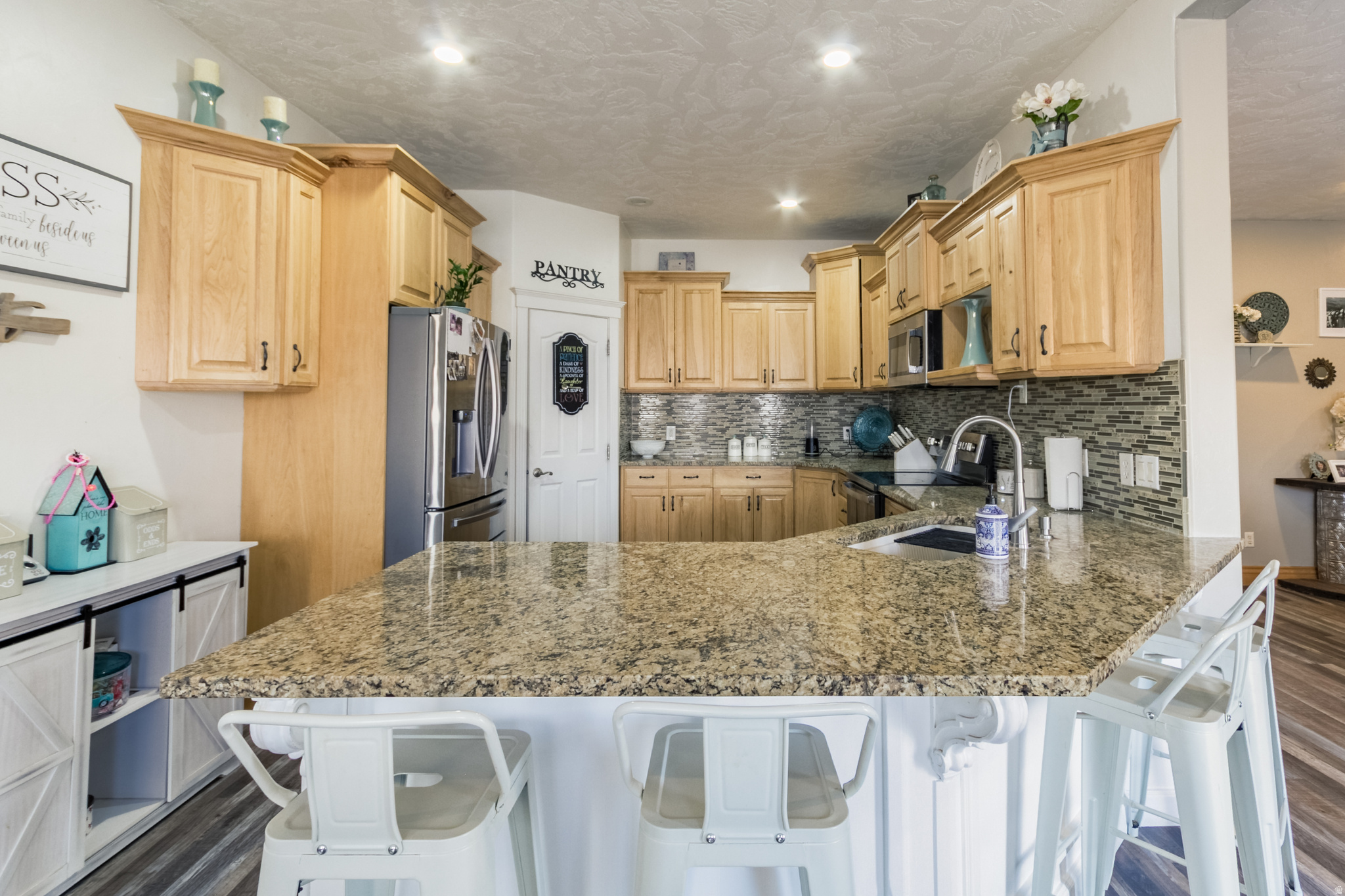 COUNTRY ROAD - Residential