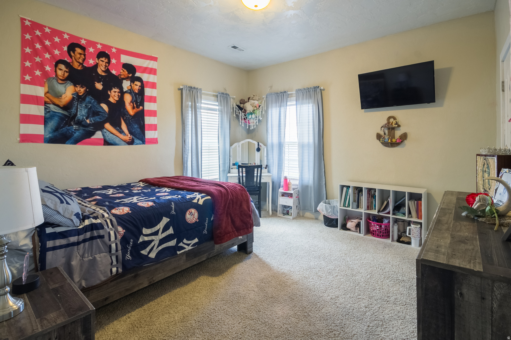 COUNTRY ROAD - Residential