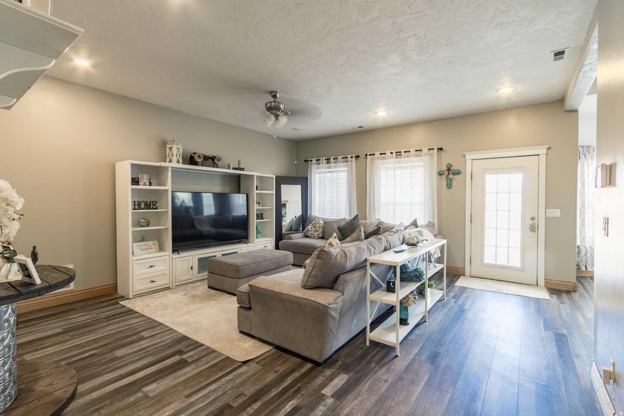 COUNTRY ROAD - Residential