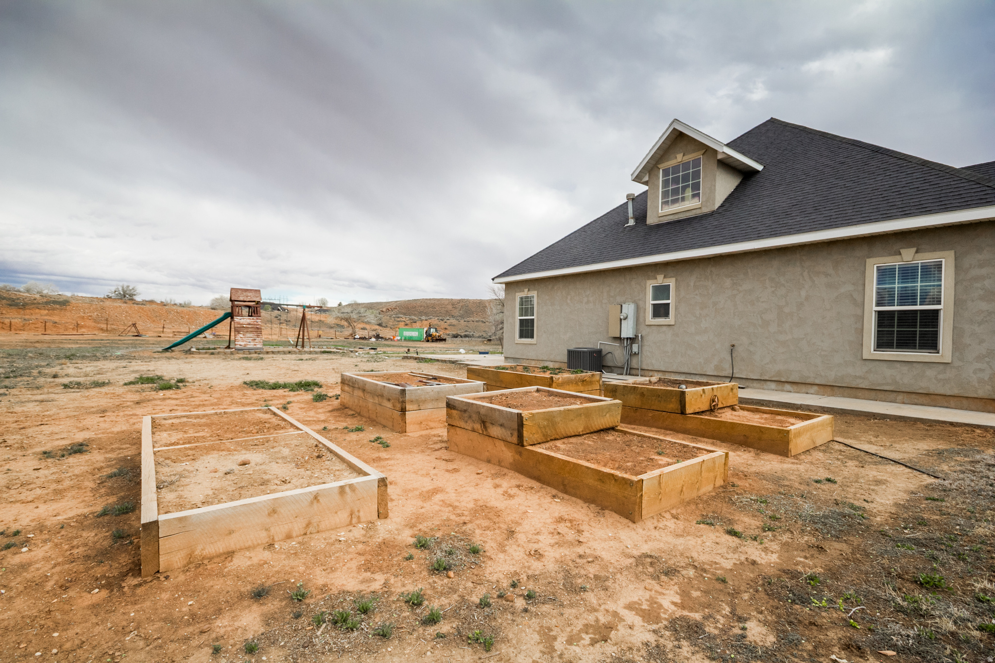 COUNTRY ROAD - Residential