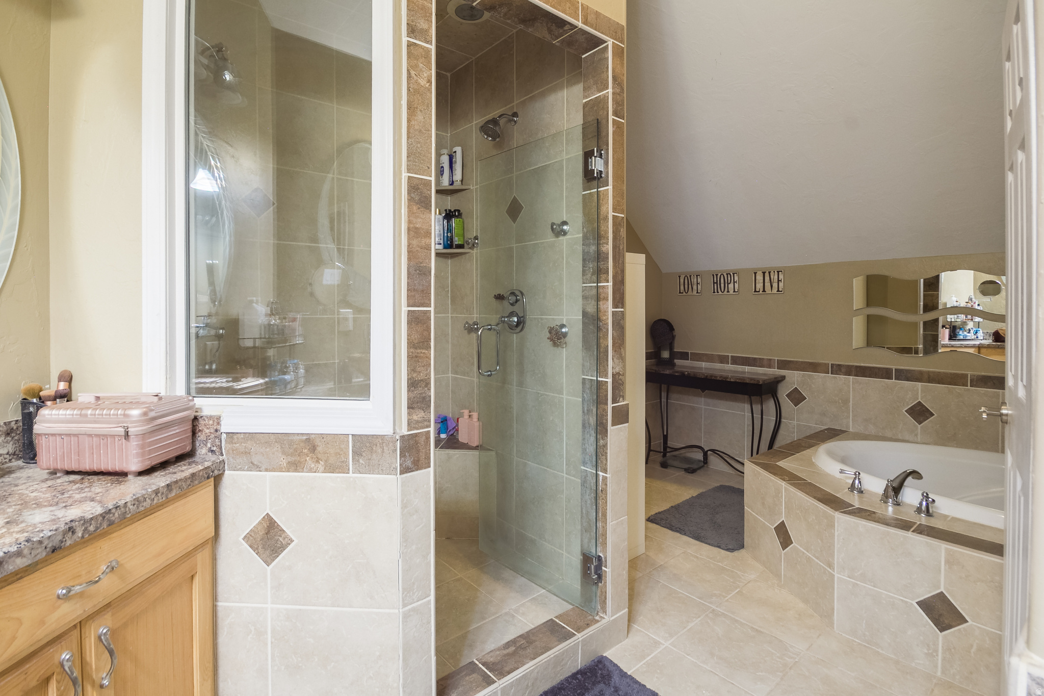 COUNTRY ROAD - Residential