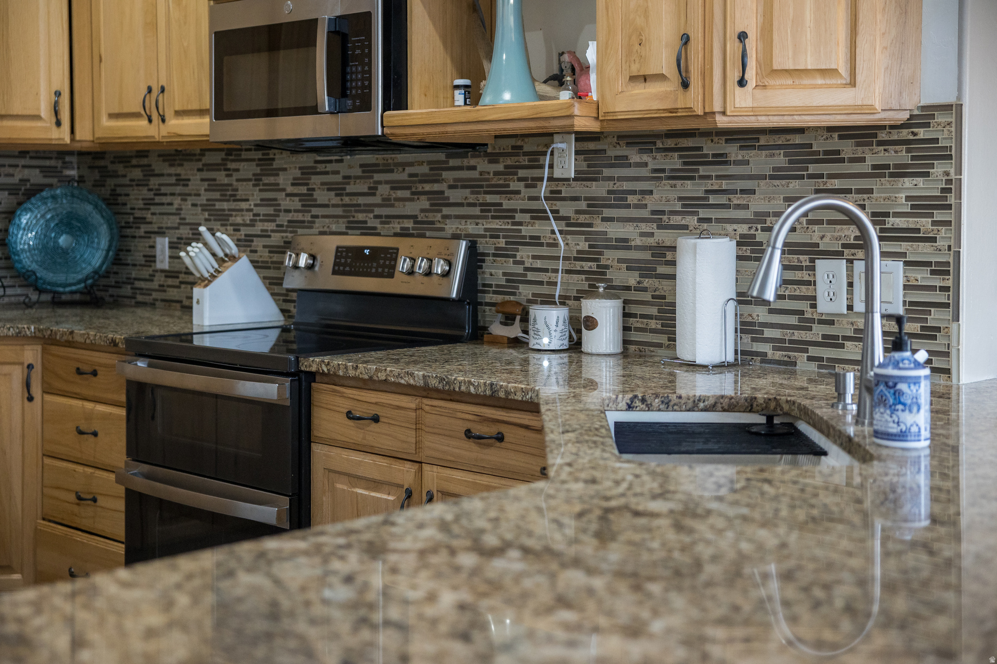 COUNTRY ROAD - Residential