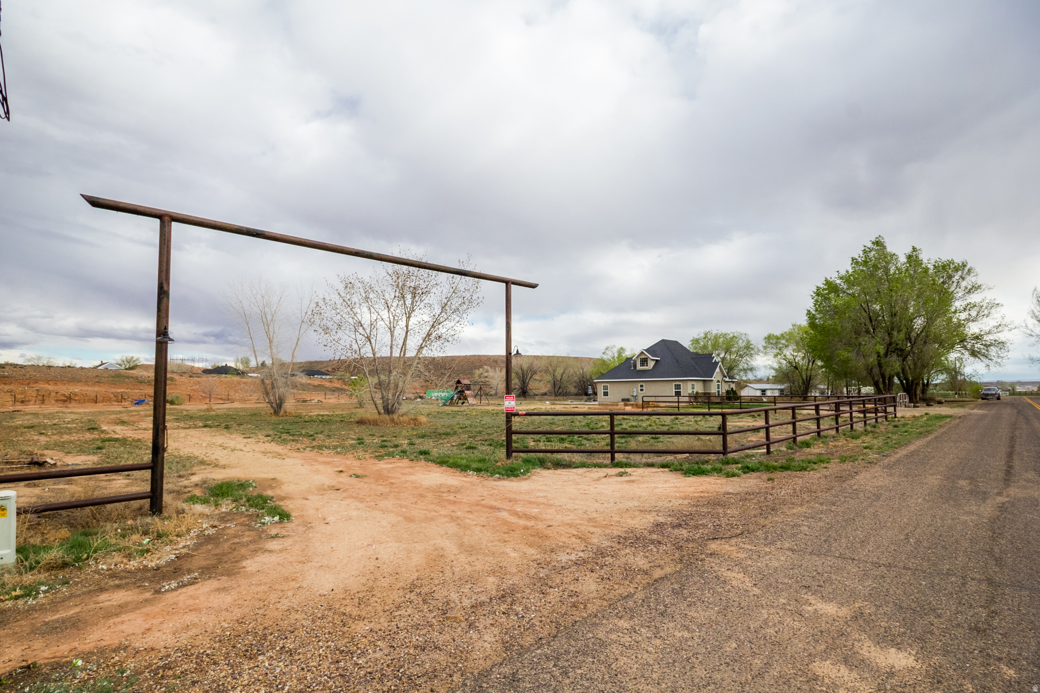 COUNTRY ROAD - Residential