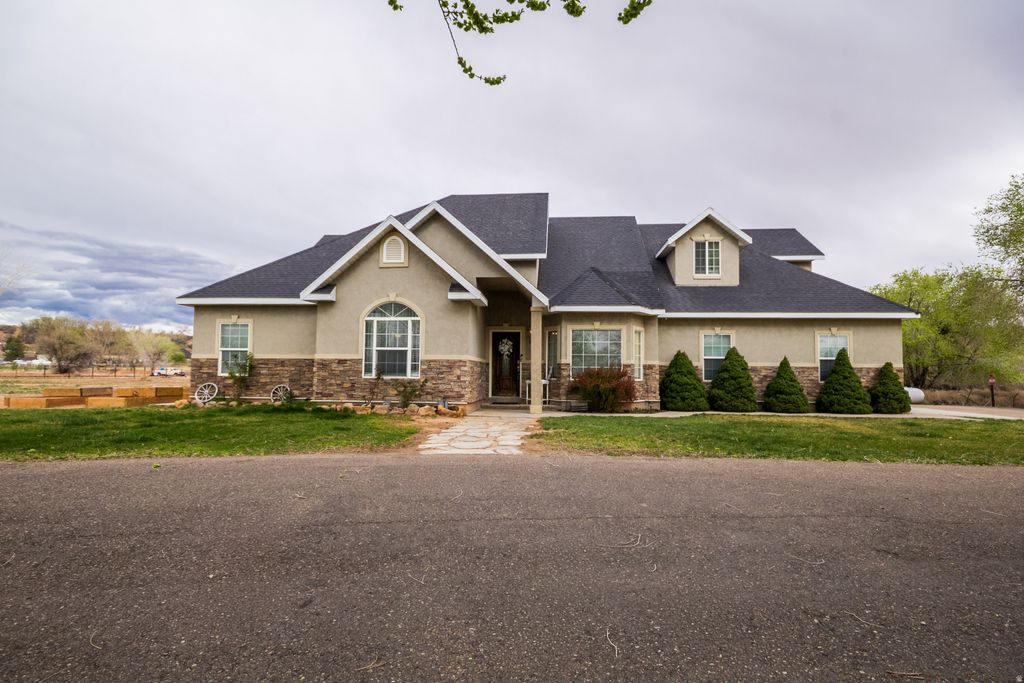 Photo of 830 N 1900 W, Roosevelt, UT 84066 (MLS # 2148216)