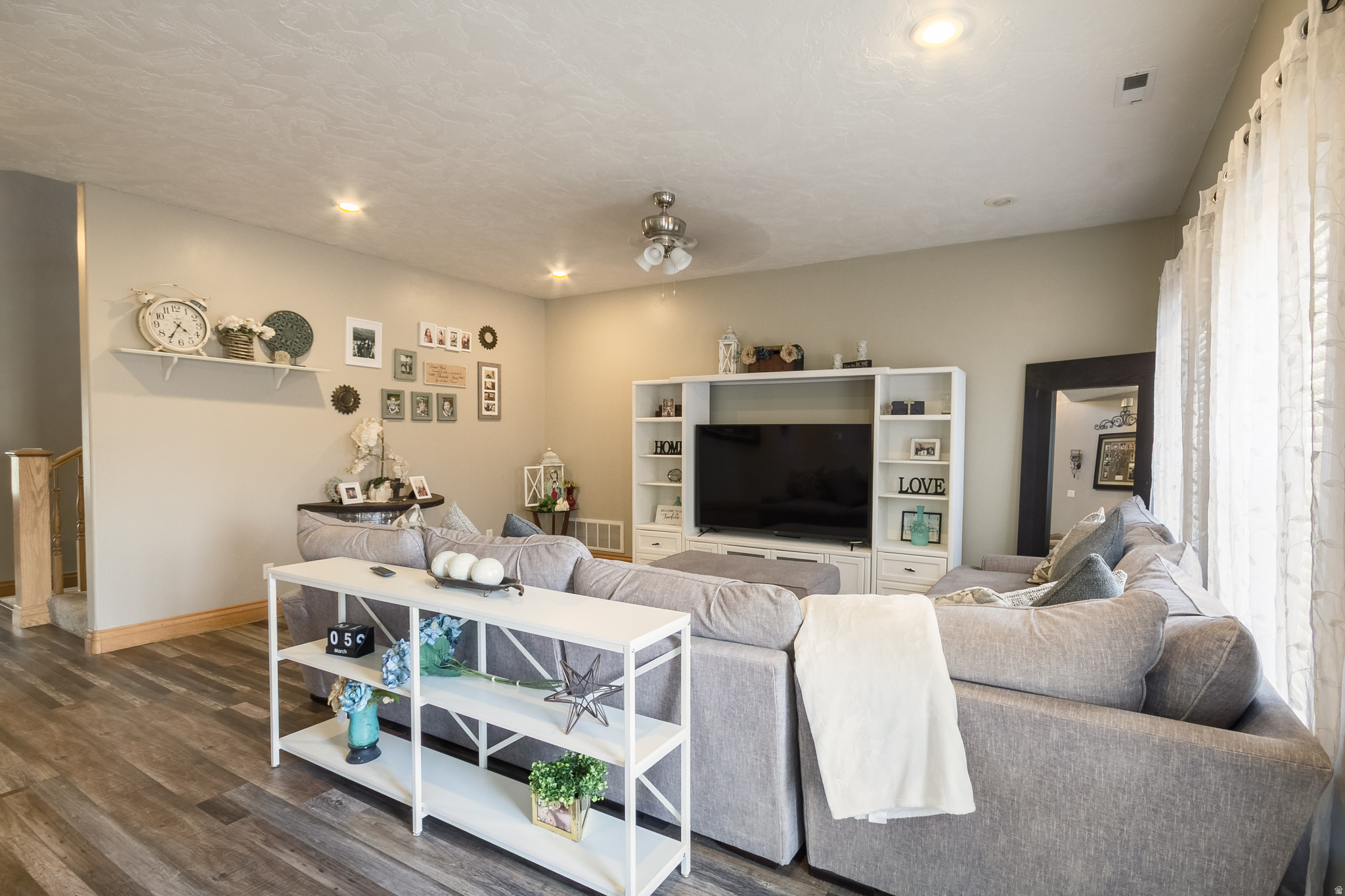 COUNTRY ROAD - Residential