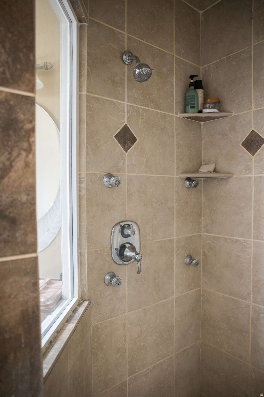 COUNTRY ROAD - Residential