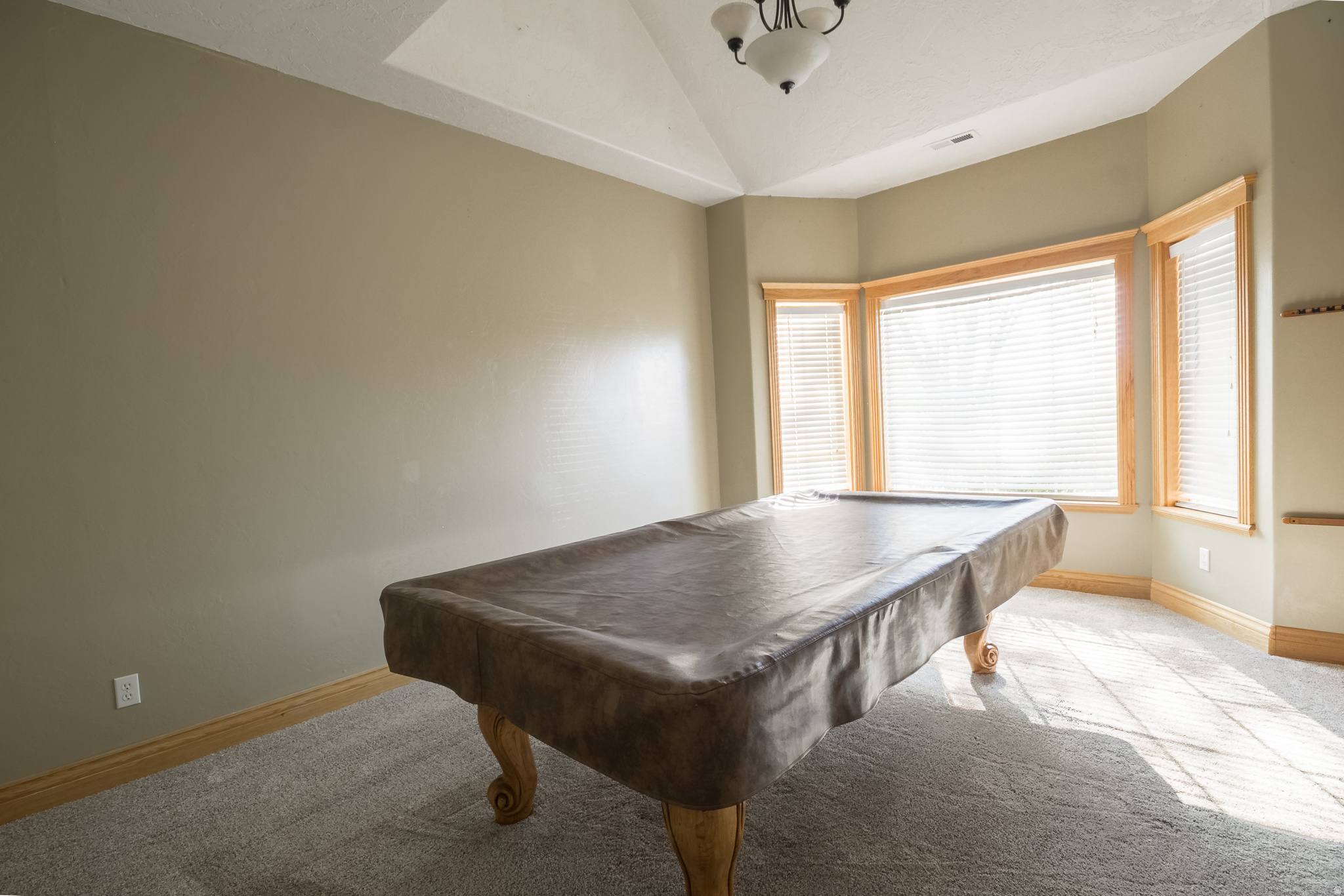 COUNTRY ROAD - Residential