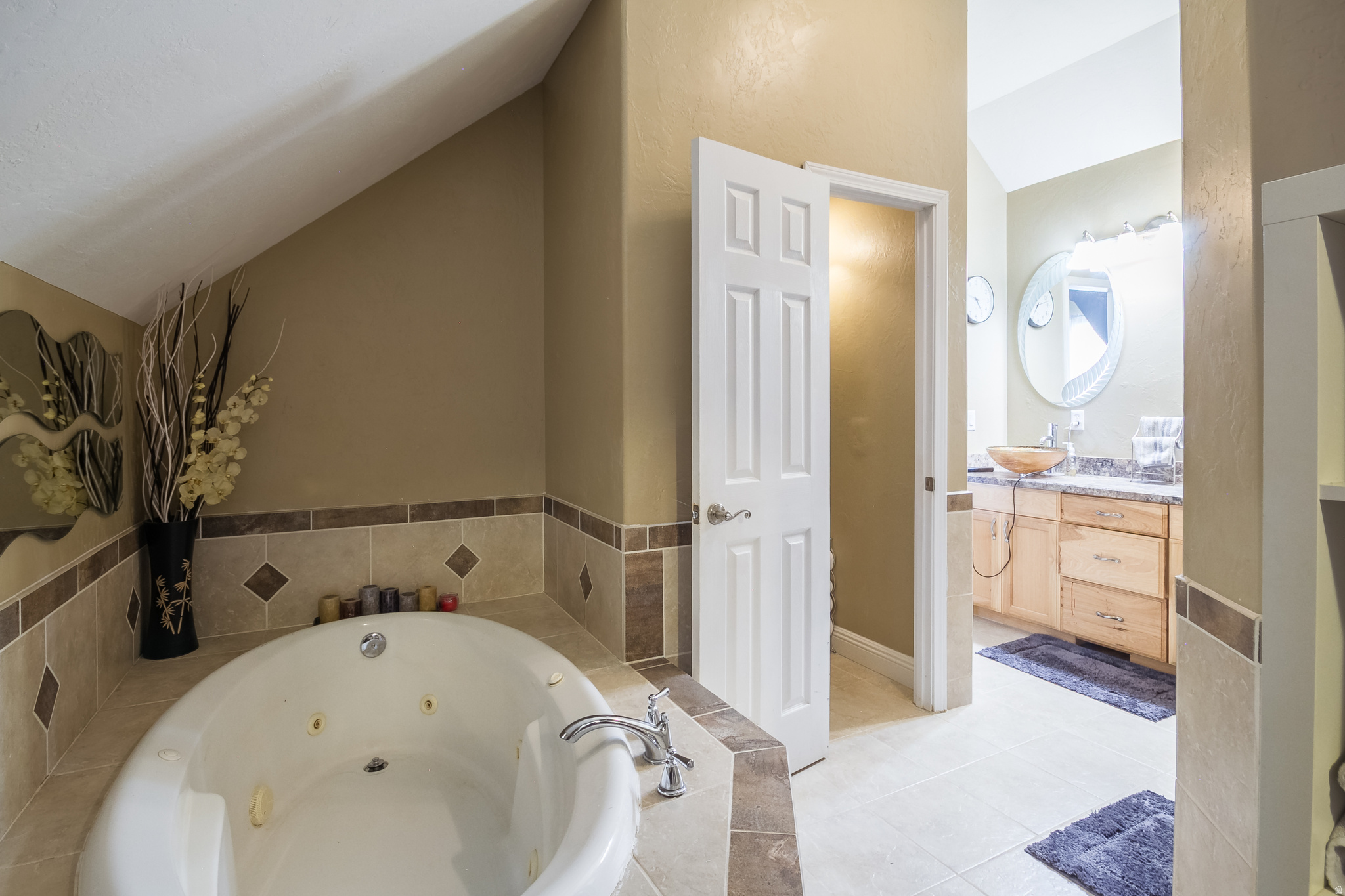 COUNTRY ROAD - Residential