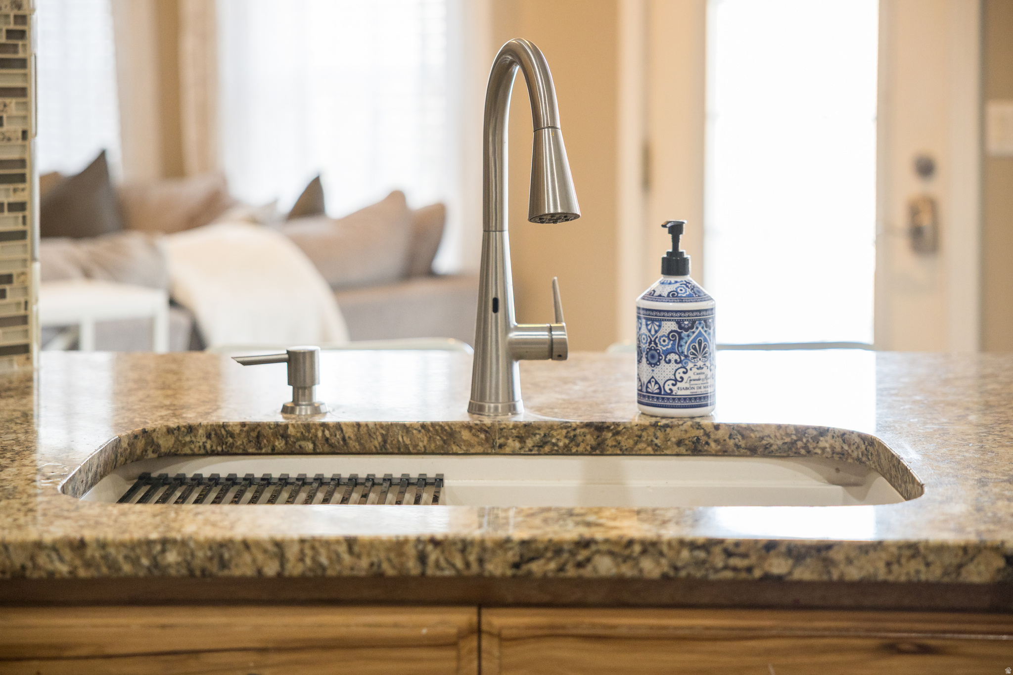 COUNTRY ROAD - Residential