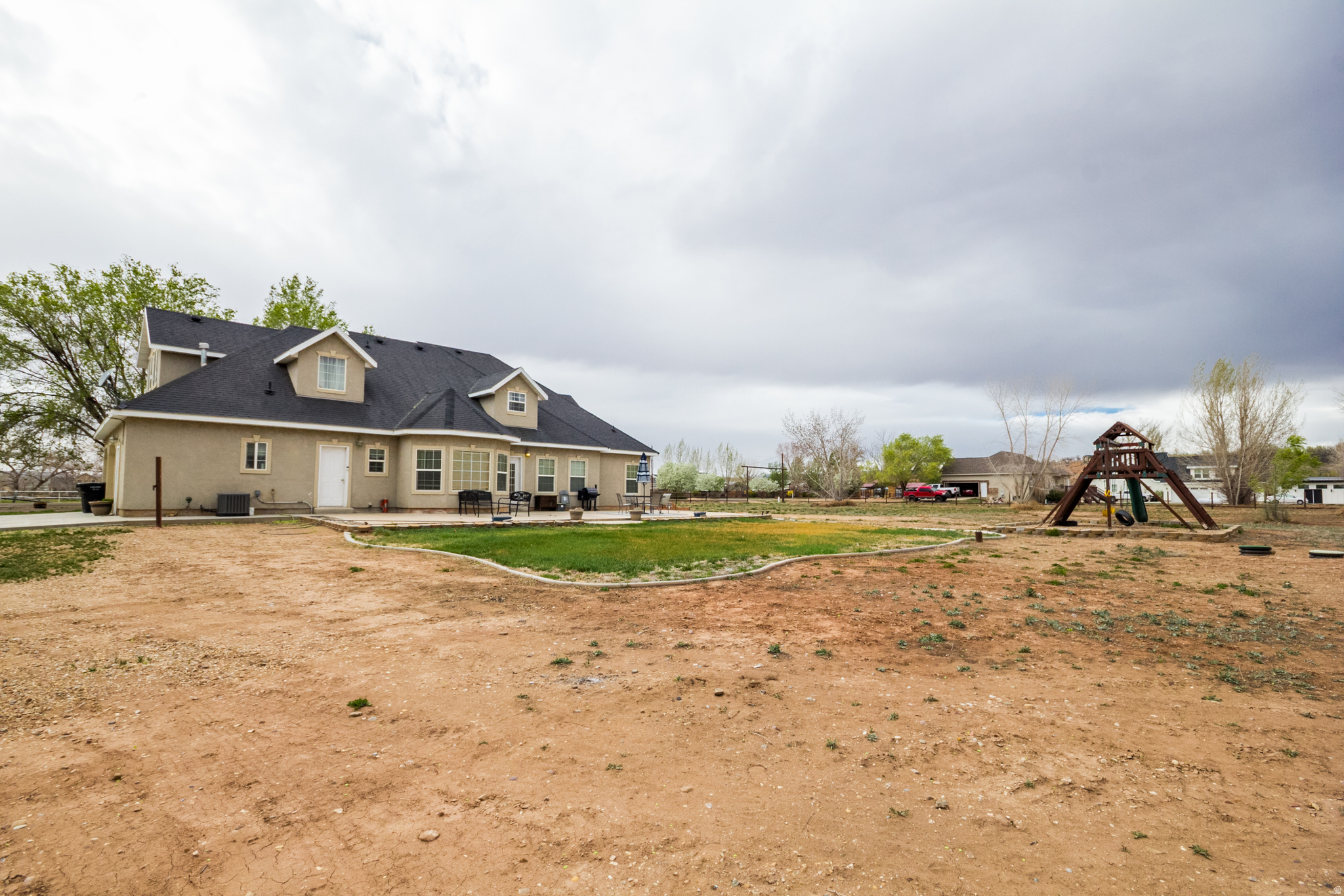 COUNTRY ROAD - Residential