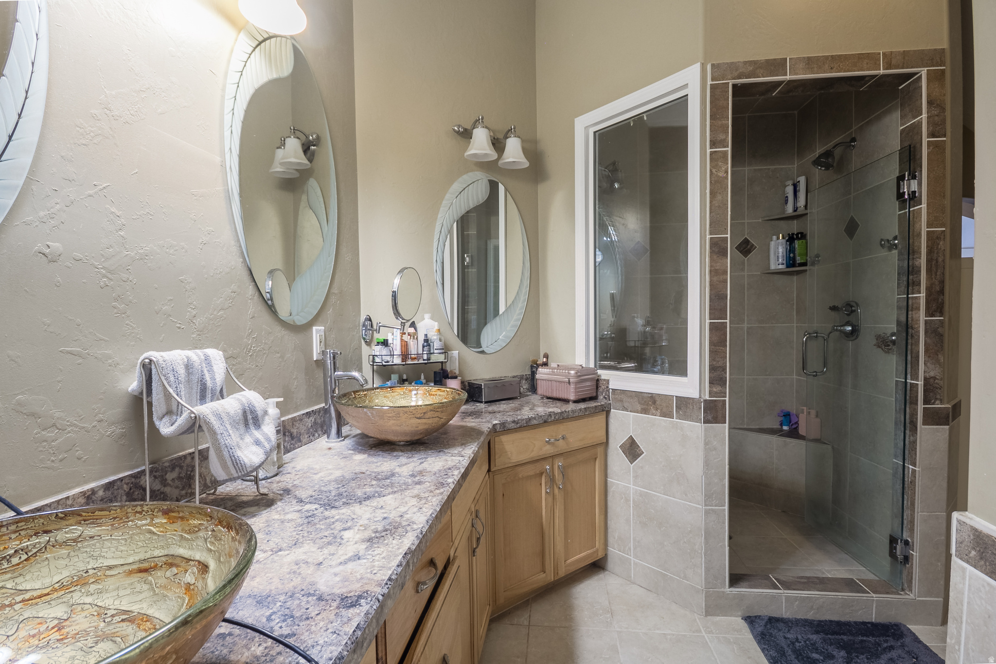 COUNTRY ROAD - Residential