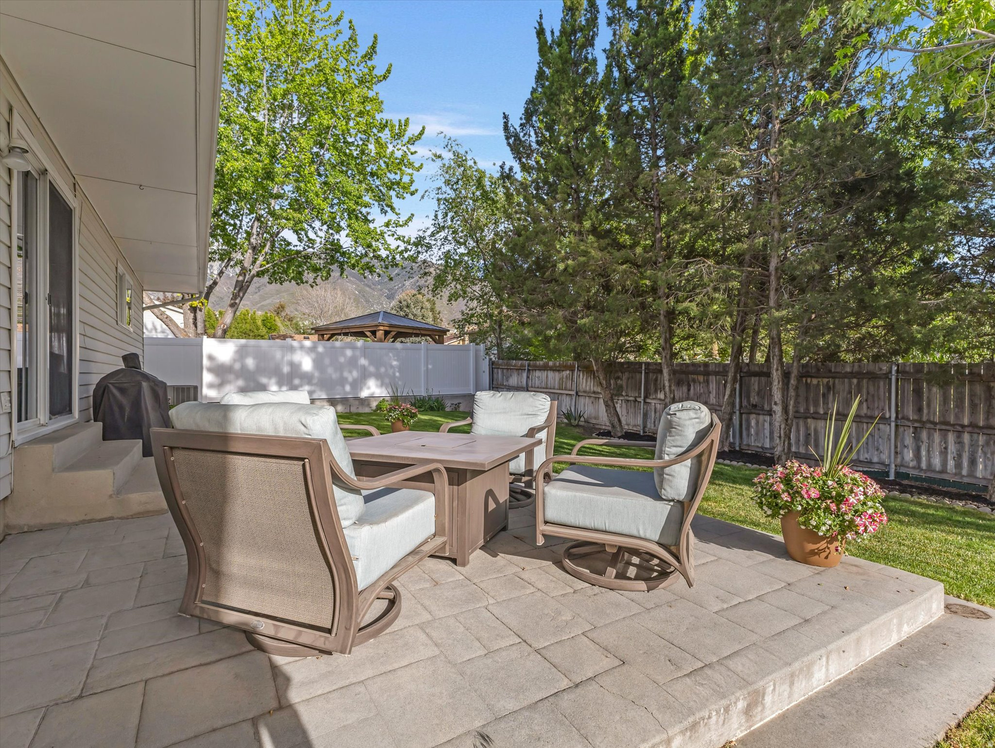 EASTRIDGE #4 - Residential