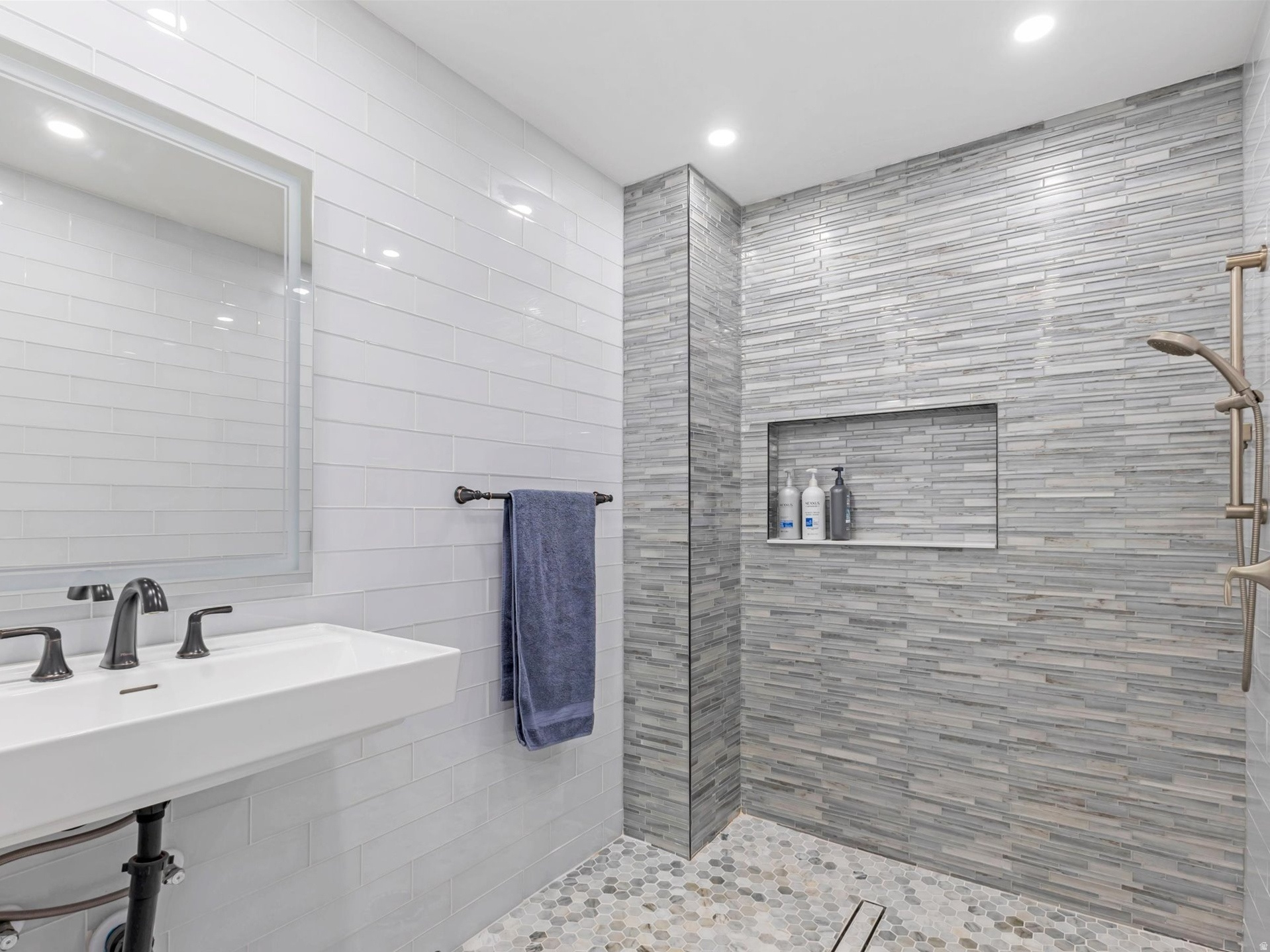 EASTRIDGE #4 - Residential
