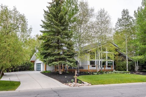 Homes For Sale - 5064 E Meadows Dr<br/> Park City, UT 84098