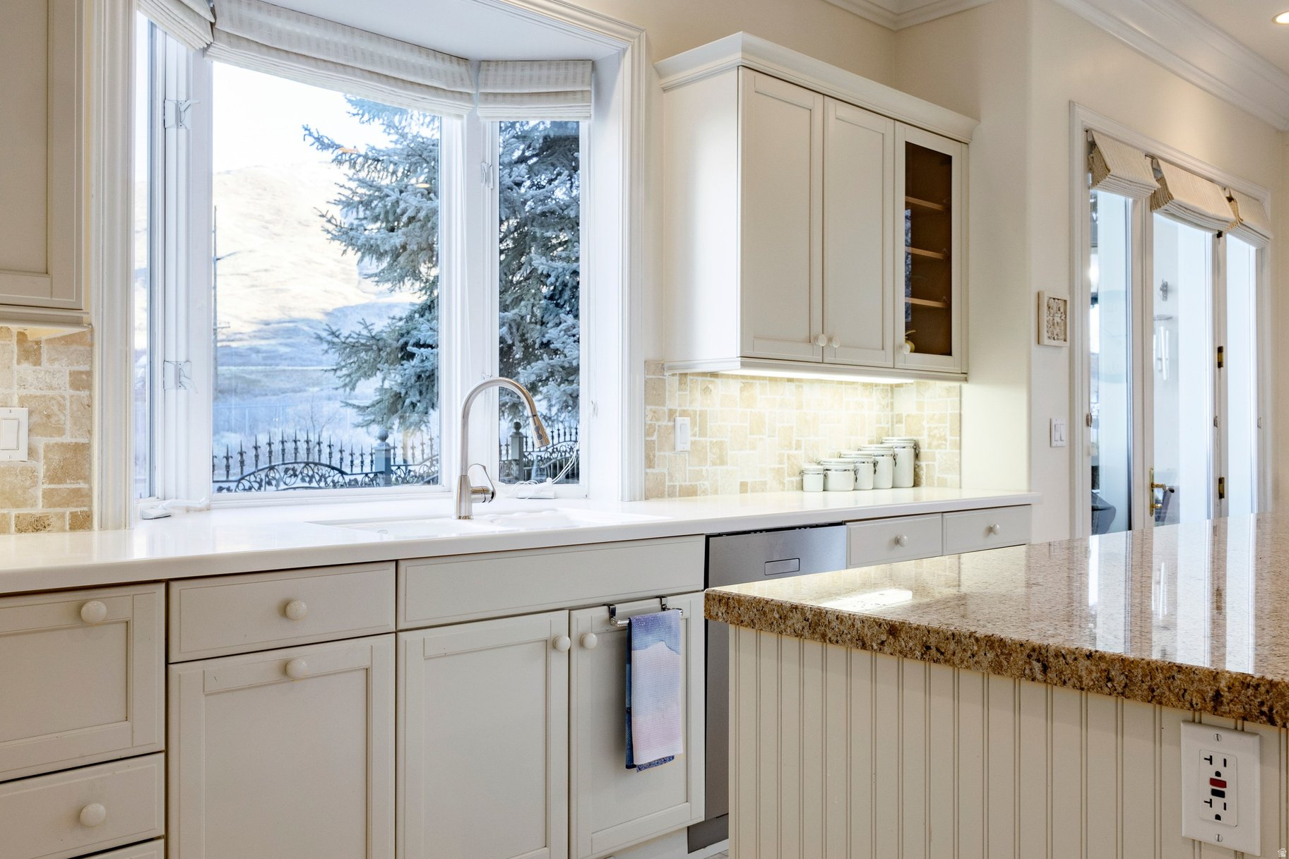 CHATEAX ON THE GREEN - Residential