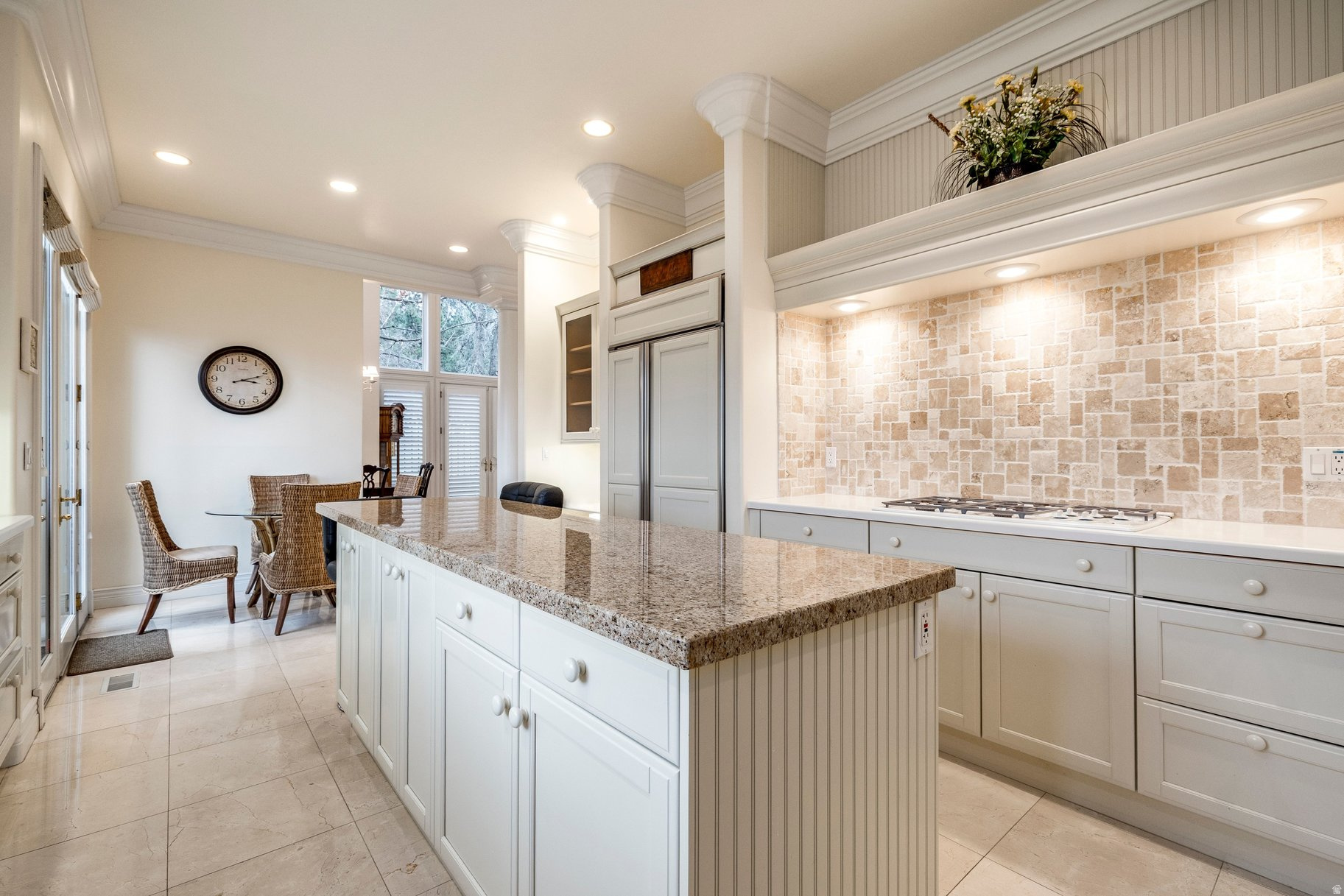 CHATEAX ON THE GREEN - Residential