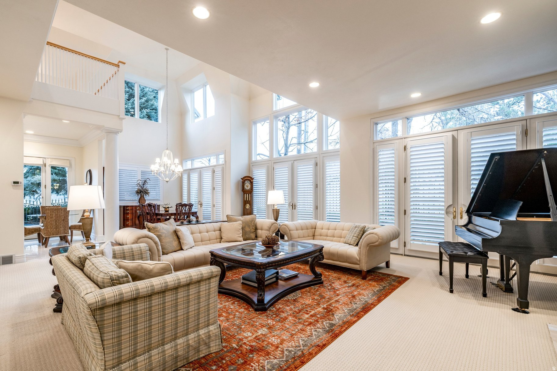 CHATEAX ON THE GREEN - Residential