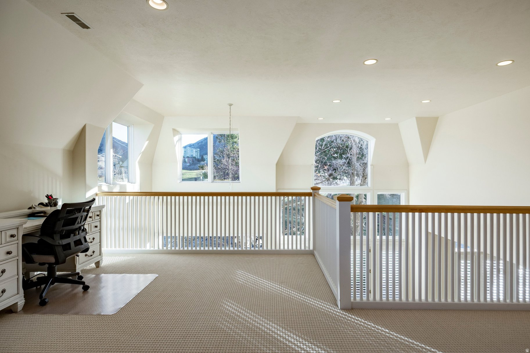 CHATEAX ON THE GREEN - Residential