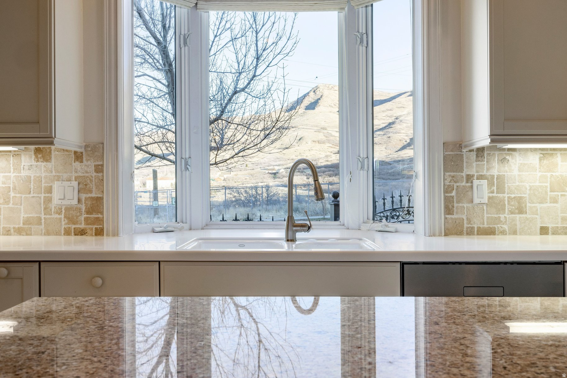 CHATEAX ON THE GREEN - Residential