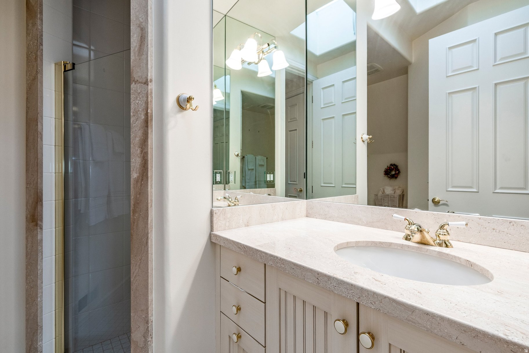 CHATEAX ON THE GREEN - Residential