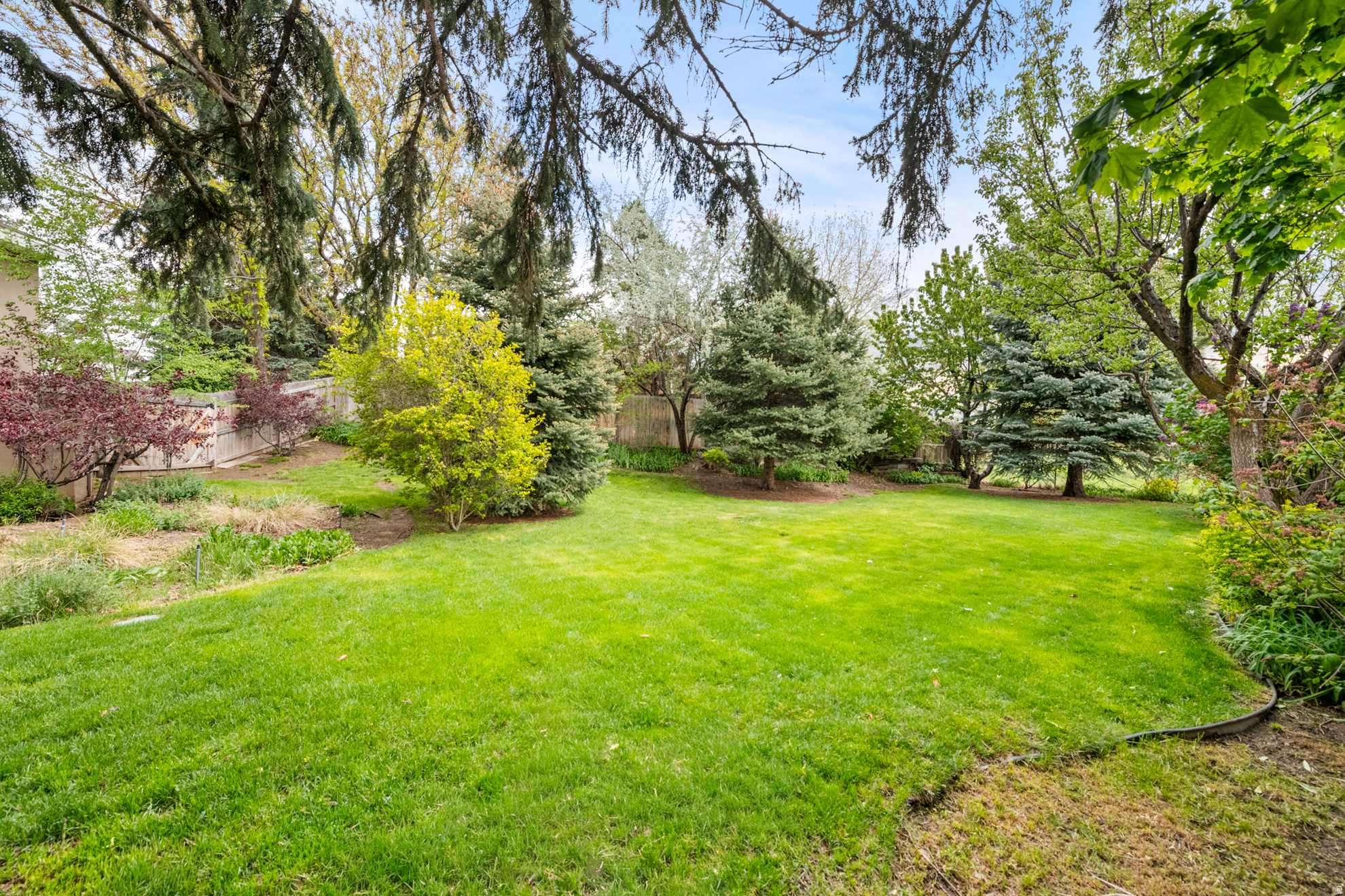 HIDDEN VALLEY COUNTRY CLUB ESTATES - Residential